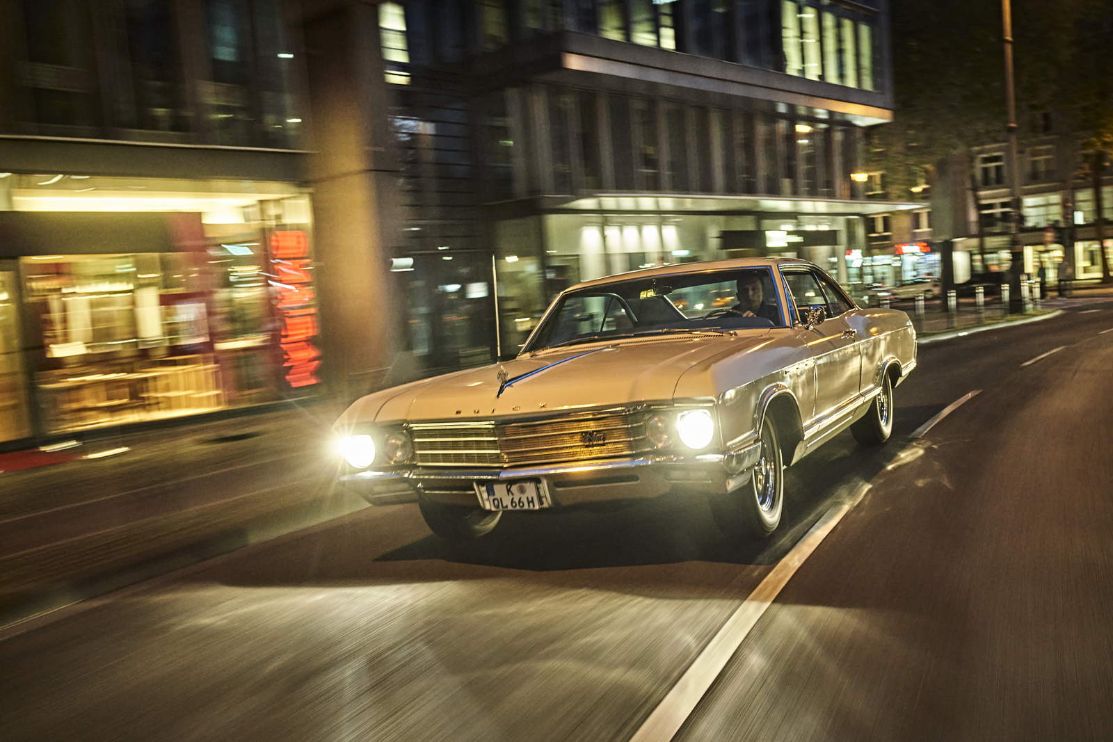Buick Le Sabre 400 Köln bei Nacht